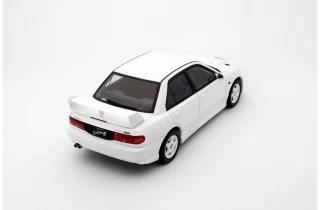 MITSUBISHI LANCER EVO III WHITE 1995 OttO mobile 1:18 Resinemodell (Türen, Motorhaube... nicht zu öffnen!)